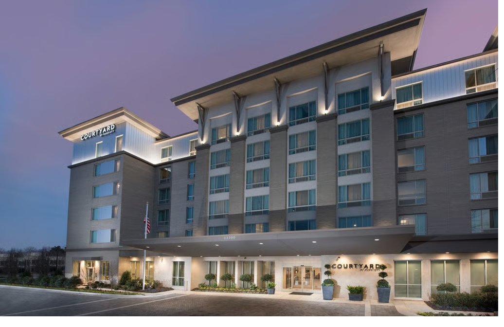 Courtyard Alpharetta Avalon exterior